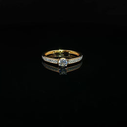 Timeless sparkle, perfected in 22K gold